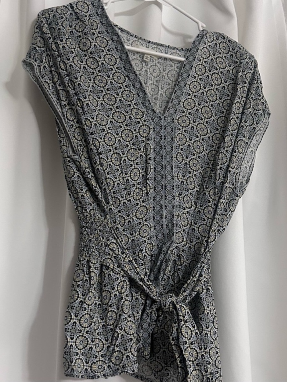 Max studio sleeveless blouse